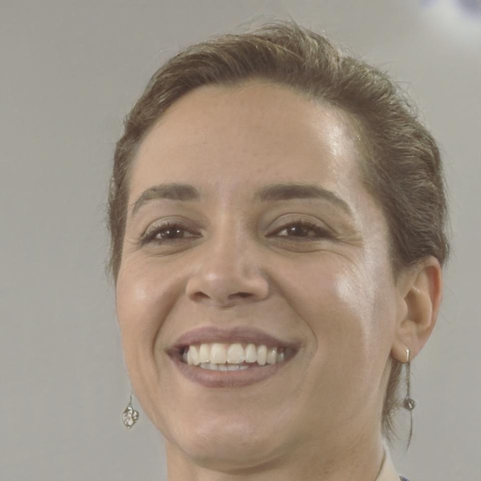 Retrato profesional de Marisol Fernández